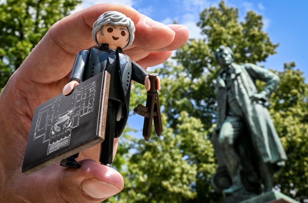 Der bedeutende Baumeister Karl Friedrich Schinkel wurde in Neurupppin geboren, wo auch sein Denkmal steht. (Archivbild)