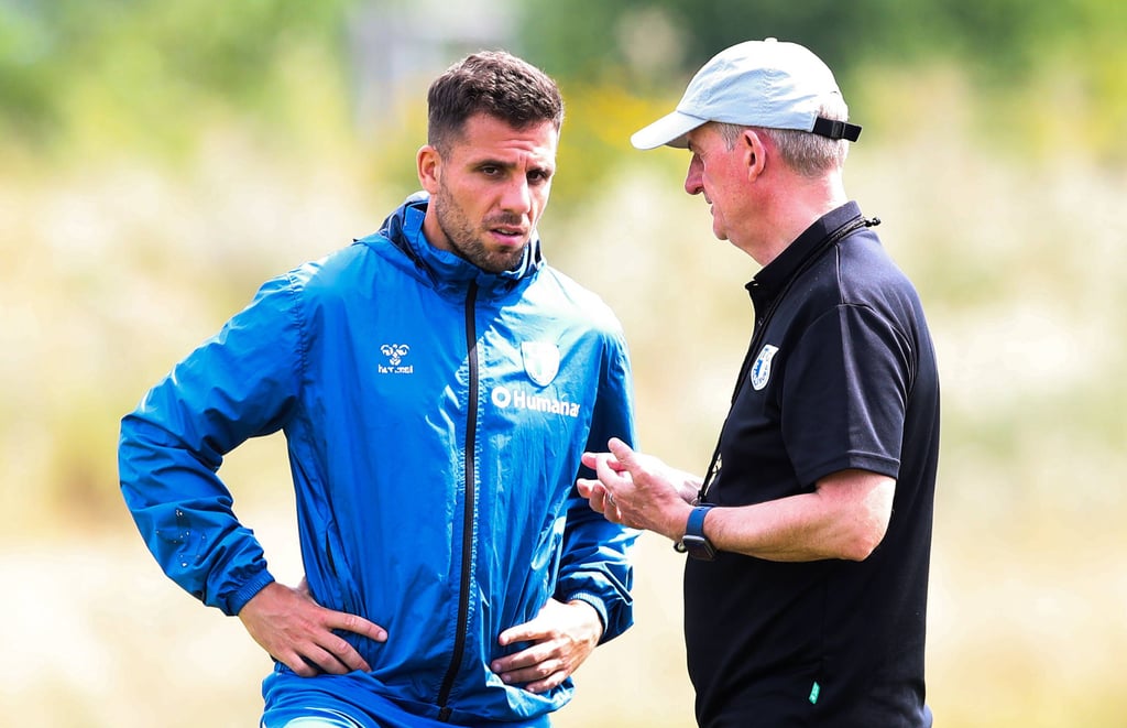 Ahmet Arslan nahm zuletzt an den Einheiten des U-23-Teams mit – und sprach hier mit Trainer Petrik Sander.