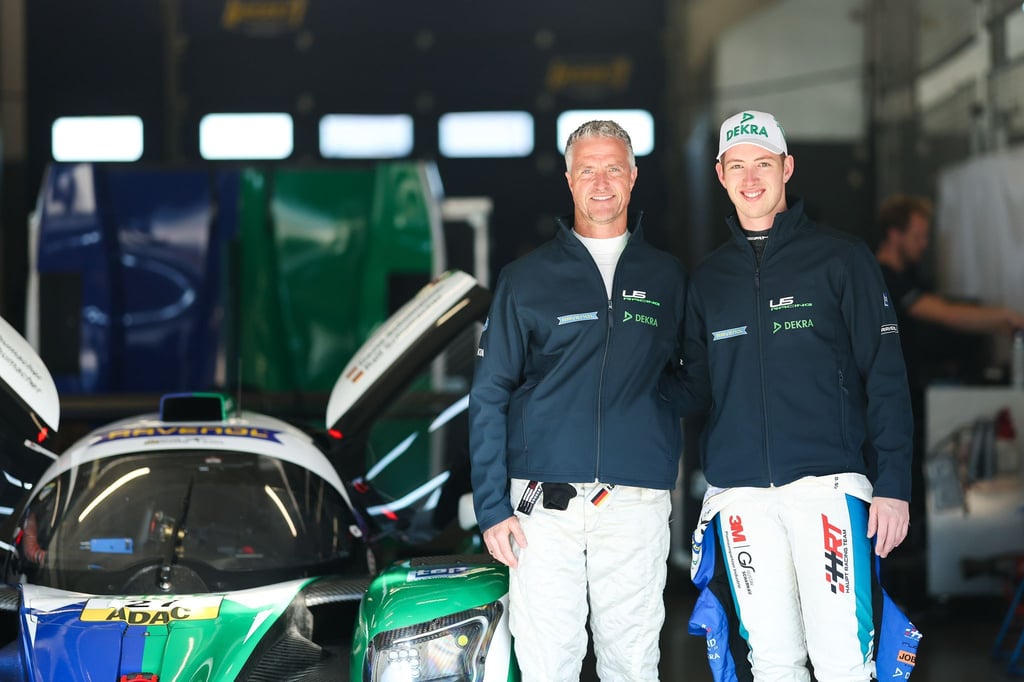 „Schon lange mein Wunsch“: Ralf Schumacher gibt an der Seite seines Sohnes David Gas.
