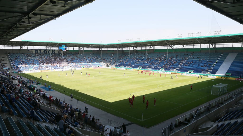 Die Frauen des 1. FC Magdeburg spielen erstmals in der Avnet-Arena. Mit dem Hamburger SV kommt ein prominenter Gegner.
