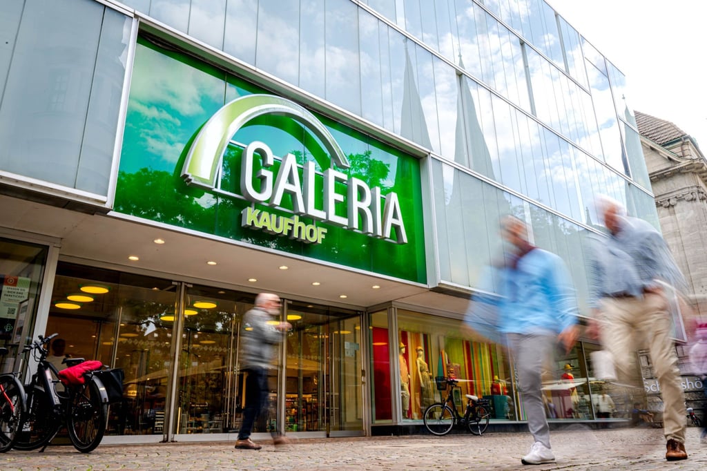 Eine Filiale der Kaufhauskette Galeria Kaufhof in der Fußgängerzone.