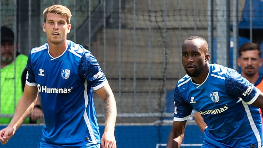 Sieht so das neue Mittelfeld beim 1. FC Magdeburg aus? Neuzugang Marcus Mathisen (li.) und Routinier Silas Gnaka.