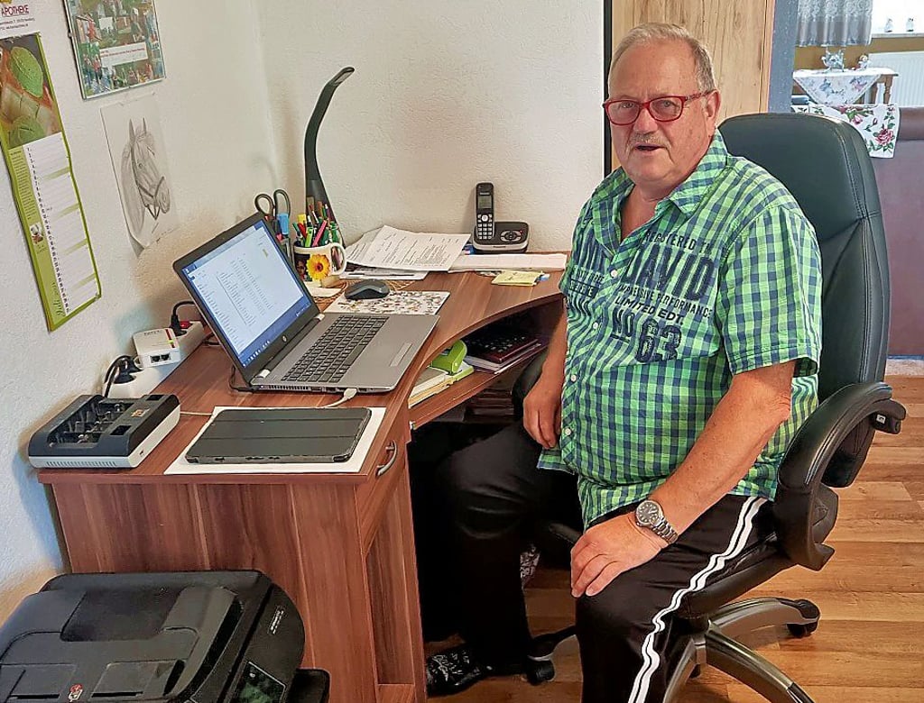 Ortsbürgermeister Udo Mintus hat sich sein Büro in seinem Wohnhaus in Vehlgast bei Havelberg eingerichtet.