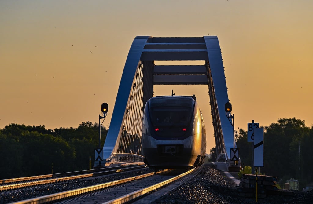 Über die neue Oderbrücke rollten bereits die ersten Züge. (Foto aktuell)