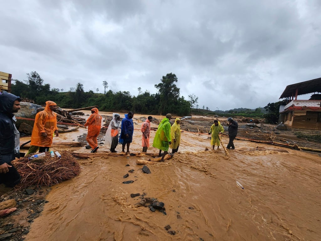 Überschwemmungen und Schlammlawinen sind alljährlich Begleiter der Monsun-Saison.