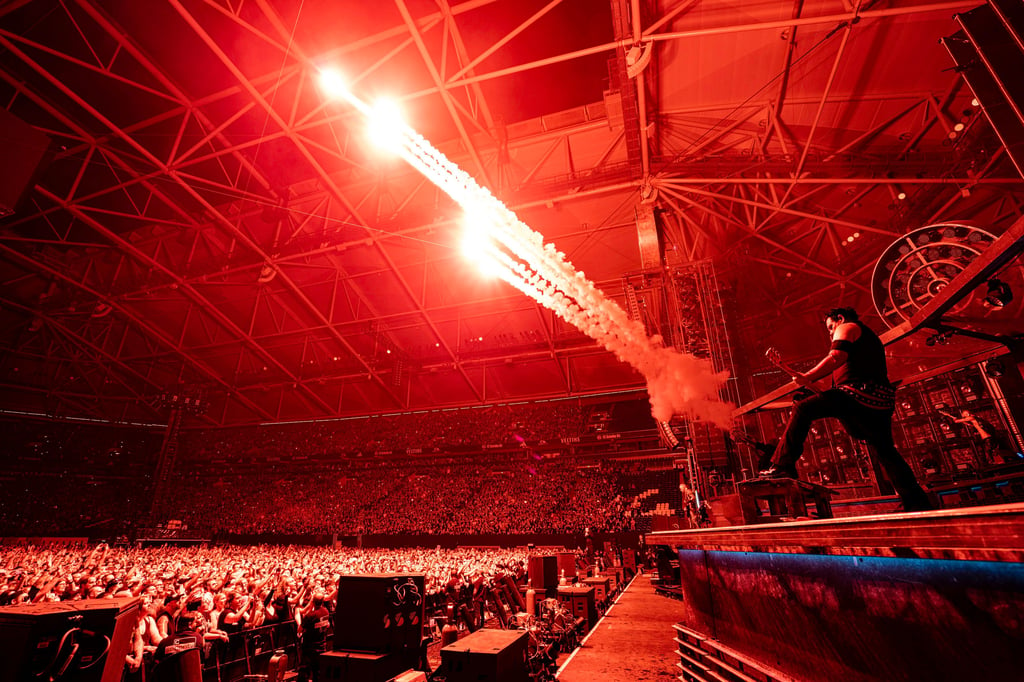 Rammstein in der Veltins-Arena in Gelsenkirchen: Die Band ist für ihre spektakulären Feuershows bekannt.