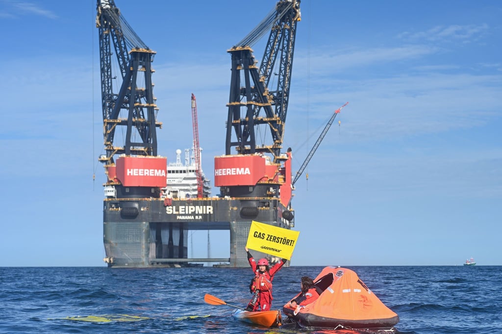Die Greenpeace-Mitglieder wollten den Baubeginn des Energieprojektes stören.