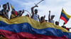 Regierungsgegner wittern Wahlbetrug und gehen gegen Maduro auf die Straße.