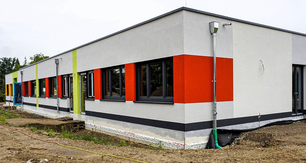 Der neue Anbau für die Grundschule Wallendorf ist eigentlich fertig. Aber mit Schuljahresstart kann er noch nicht bezogen werden.
