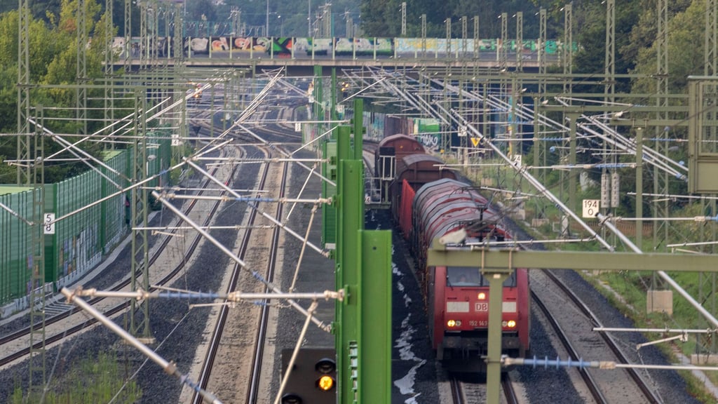 Betrunkener auf den Gleisen: Die Strecke zwischen Magdeburg und Braunschweig war zeitweise für Zugverkehr gesperrt.