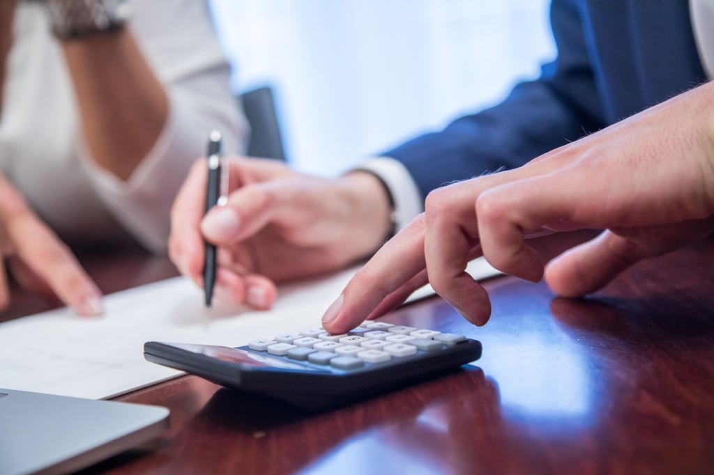 Bevor sich angehende Rentnerinnen und Rentner für eine Teilrente entscheiden, sollten sie eine professionelle Rentenberatung bei der Deutschen Rentenversicherung in Anspruch nehmen.