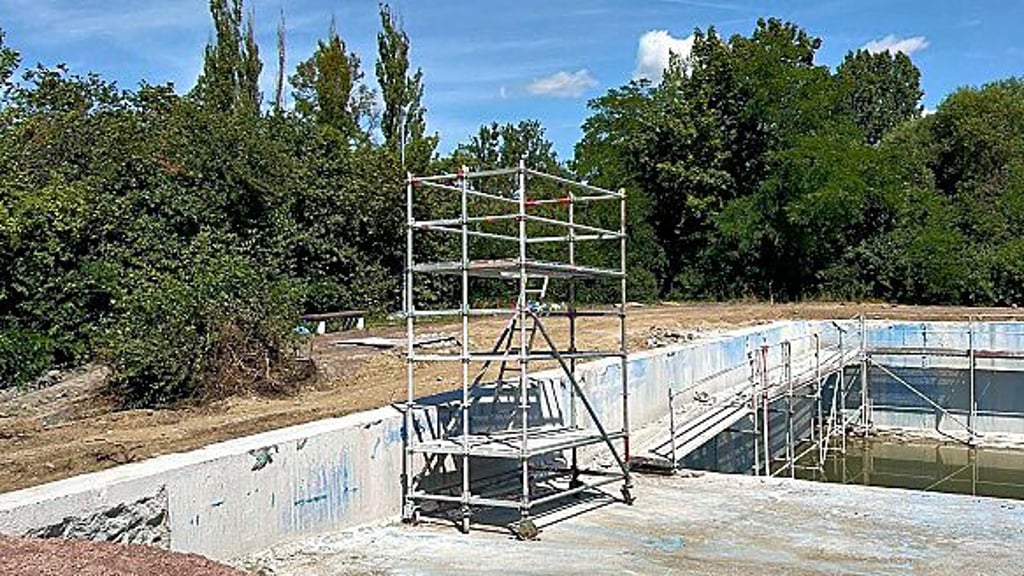 Das Schwimmbecken ist kaum wiederzuerkennen.