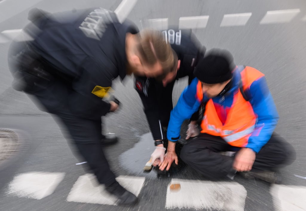 Nach Protestaktionen hat die Staatsanwaltschaft zahlreiche Klimaaktivisten angeklagt. (Archivbild)