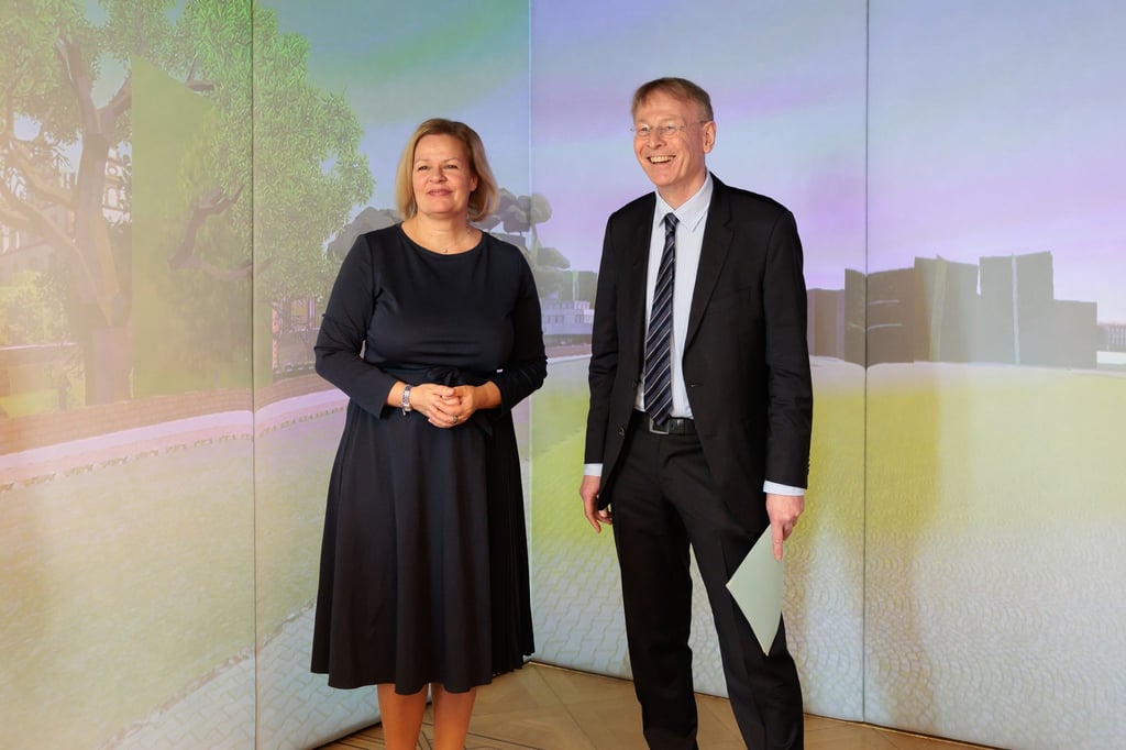 Bundesinnenministerin Faeser hat das Bundesamt für Kartographie und Geodäsie im Februar besucht. (Archivbild)