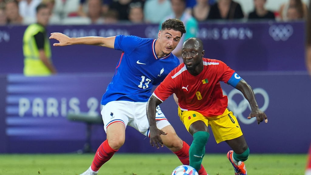 Naby Keita (r.) bei der Niederlage gegen Olympia-Gastgeber Frankreich.