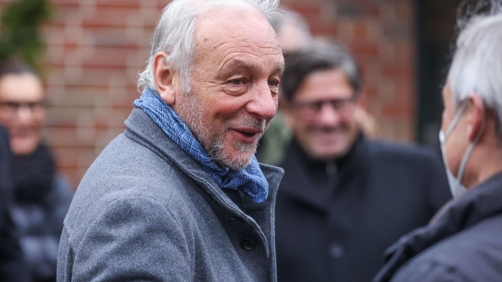 Rüdiger Abramczik traut der aktuellen Schalker Mannschaft den Aufstieg nicht zu.