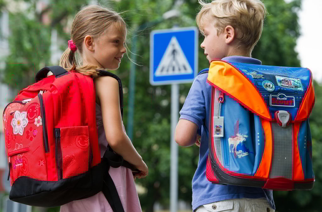 Zögern Kinder am Zebrastreifen, die Straße zu überqueren, sollten Autofahrer ruhig abwarten und auf keinen Fall Handzeichen geben.