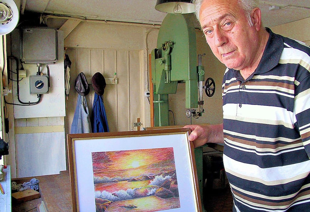 2003 zeichnet Werner Müller Landschaften mit Buntstiften.