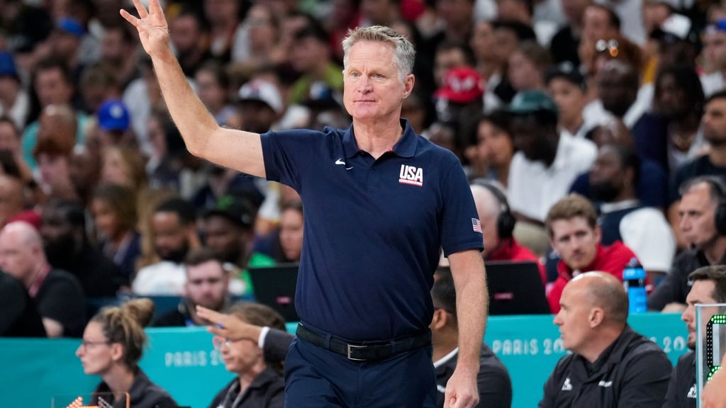 Die US-Basketballer von Trainer Steve Kerr haben das Viertelfinal-Ticket sicher.