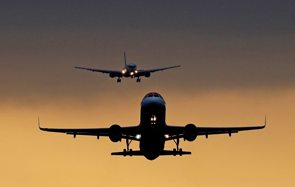 Mehr Passagiere fliegen in den Urlaub.