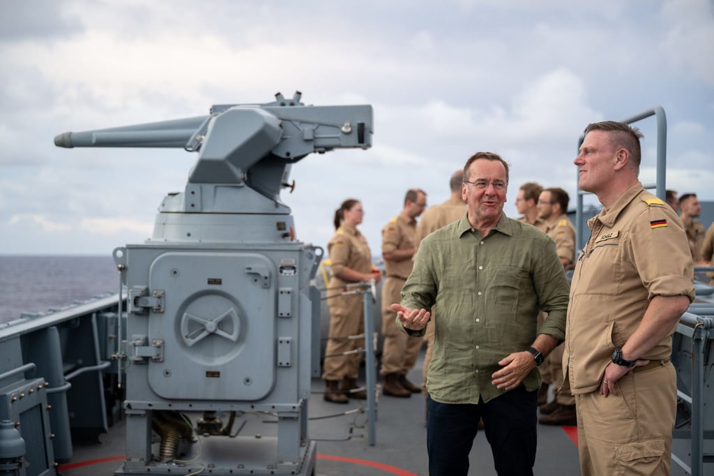 Verteidigungsminister Pistorius besucht auf Hawaii die von den USA geführte Militärübung RIMPAC. Am Rande äußerte er sich auch zum Thema Raketenstationierung in Deutschland.