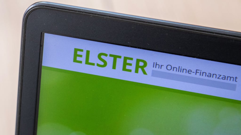 Ab sofort ist es Eltern wieder möglich, die Steuererklärung elektronisch zu versenden, ohne dass dafür die Steuer-ID des Kindes nötig ist.