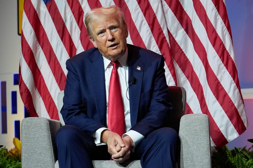 Der republikanische US-Präsidentschaftskandidat Donald Trump hat seinen Vize J.D. Vance halbherzig gegen Kritik verteidigt und dessen Bedeutung im Wahlkampf heruntergespielt.