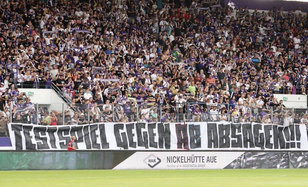 Klare Botschaft der Auer Fanszene an den eigenen Verein