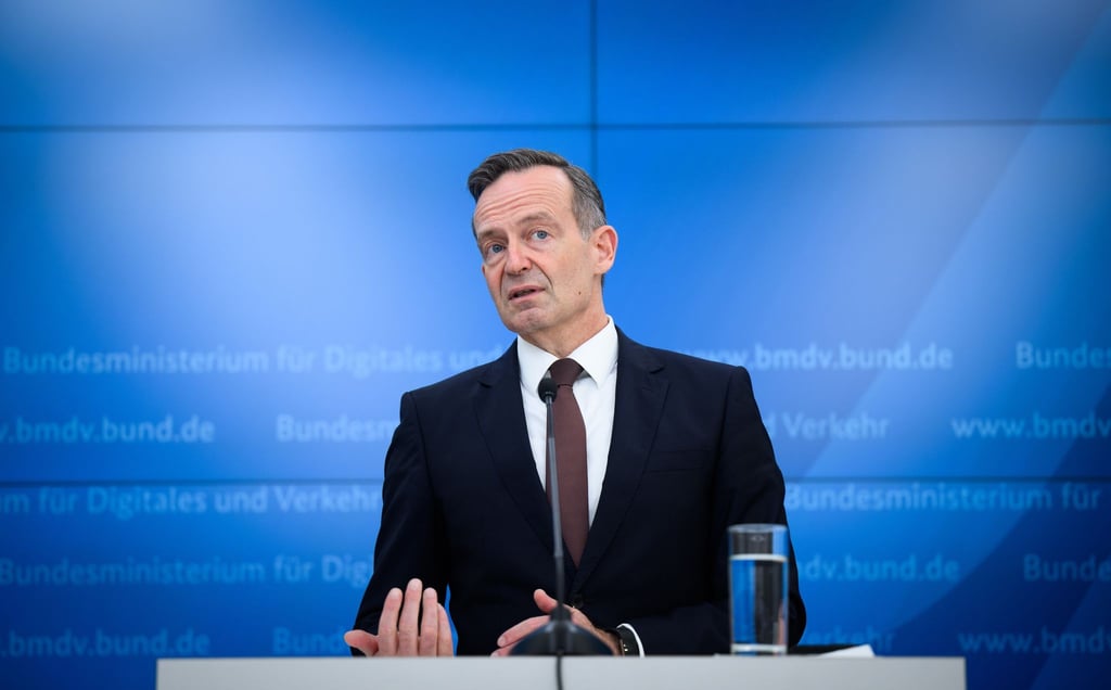 Müssen bald Millionen Dieselautos von der Straße? Der Verkehrsminister ist beunruhigt.