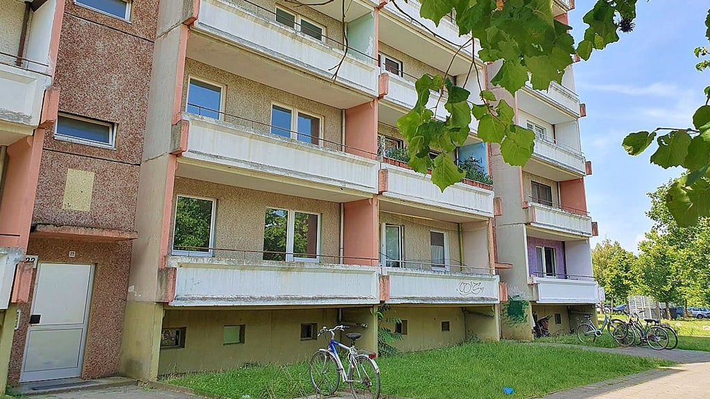 In einem solchen Block der Wobau in Salzwedel wohnte der Mieter, der sich unfair behandelt fühlt.