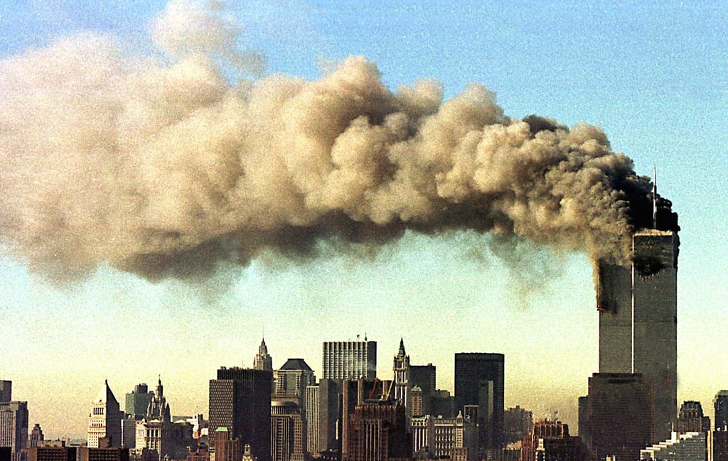 Blick auf Manhattan am 11. September 2001, als Terroristen zwei entführte Passagierflugzeuge ins World Trade Center steuerten. (Archivbild)