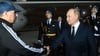 Russlands Präsident Putin begrüßt den freigelassenden Krassikow.