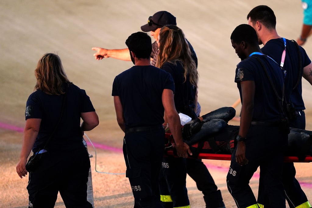 Der britische BMX-Rennfahrer Kye Whyte stürzt im Halbfinale schwer.