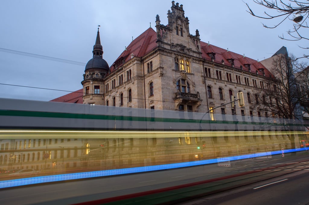 Vor dem Magdeburger Landgericht beginnt am Dienstag der Prozess gegen einen 18-Jährigen wegen zweifachen Mordes.
