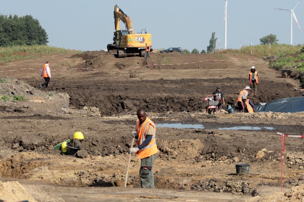 Bei den archäologischen Grabungen am SuedOstLink bei Löbejün sind Archäologen auf interessante Funde gestoßen. 