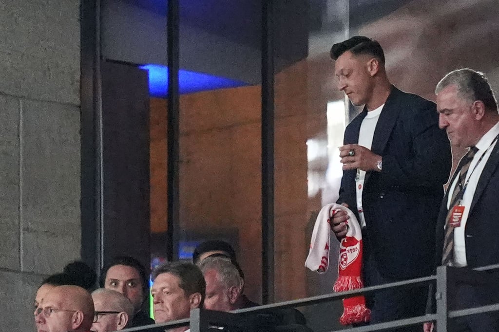 Der Deutsche Fußball-Bund hat auf einen umstrittenen Post von Mesut Özil reagiert.