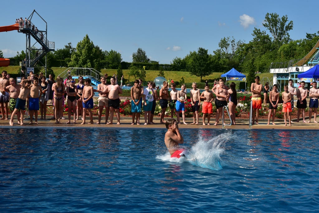 Auch ein Arschbomben-Contest steht in Bernburg auf dem Programm.