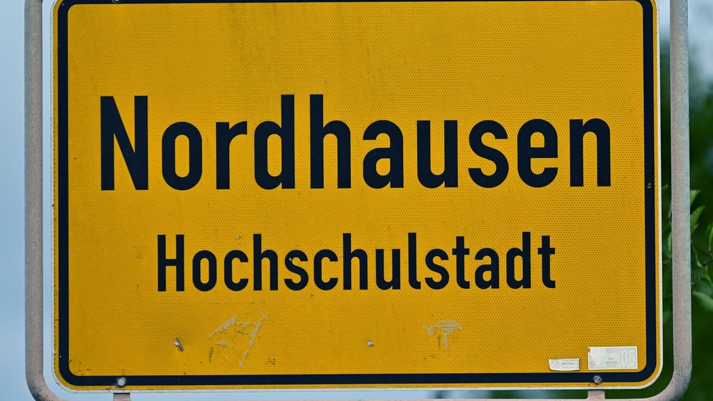 Zahlreiche Straßen sind in Nordhausen überschwemmt. (Archivbild)