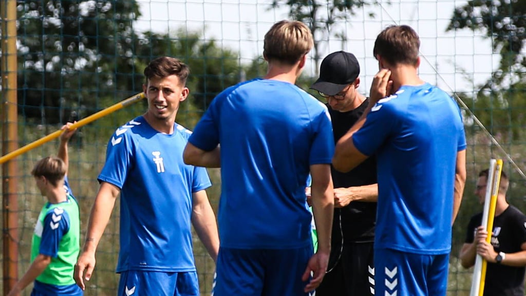 Stefan Korsch (l.) ist neuer Kapitän beim 1. FC Magdeburg II in der NOFV-Oberliga.