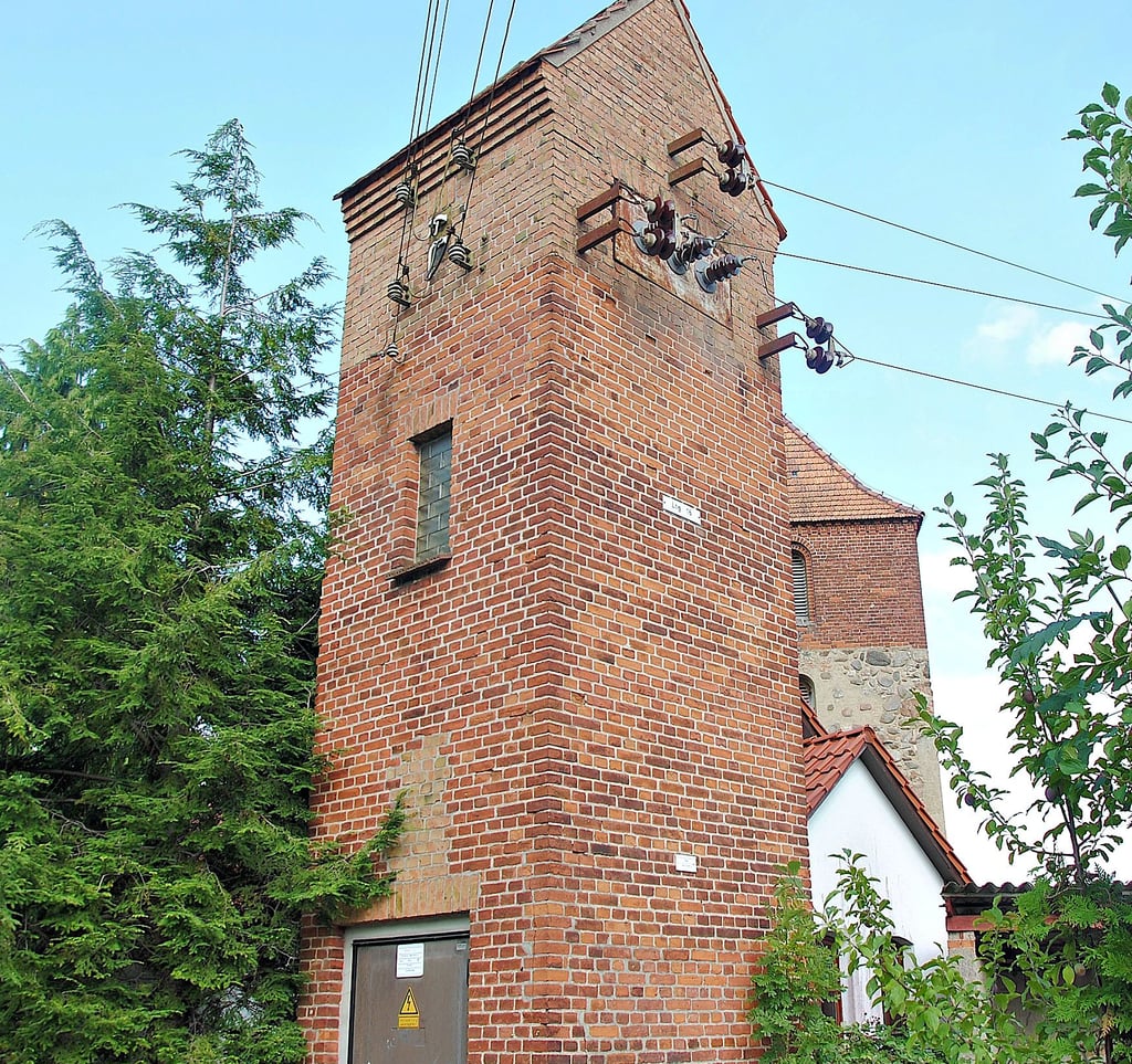 Der alte Trafoturm an der ehemaligen Stöckheimer Schule soll auf Wunsch der Einwohner erhalten bleiben. Die künftige Nutzung ist noch offen.