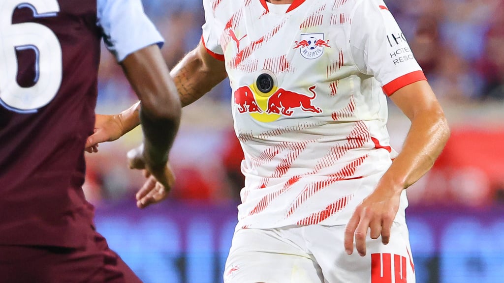 Die Bodycam auf der Brust von RB-Profi Kevin Kampl.