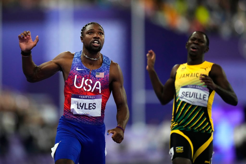 Noah Lyles (l) gewann das 100-Meter-Finale ganz knapp.
