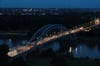 Blick auf die nächtliche Sternbrücke. Viel Verkehr floß am Wochenende über die Elb-Passage.