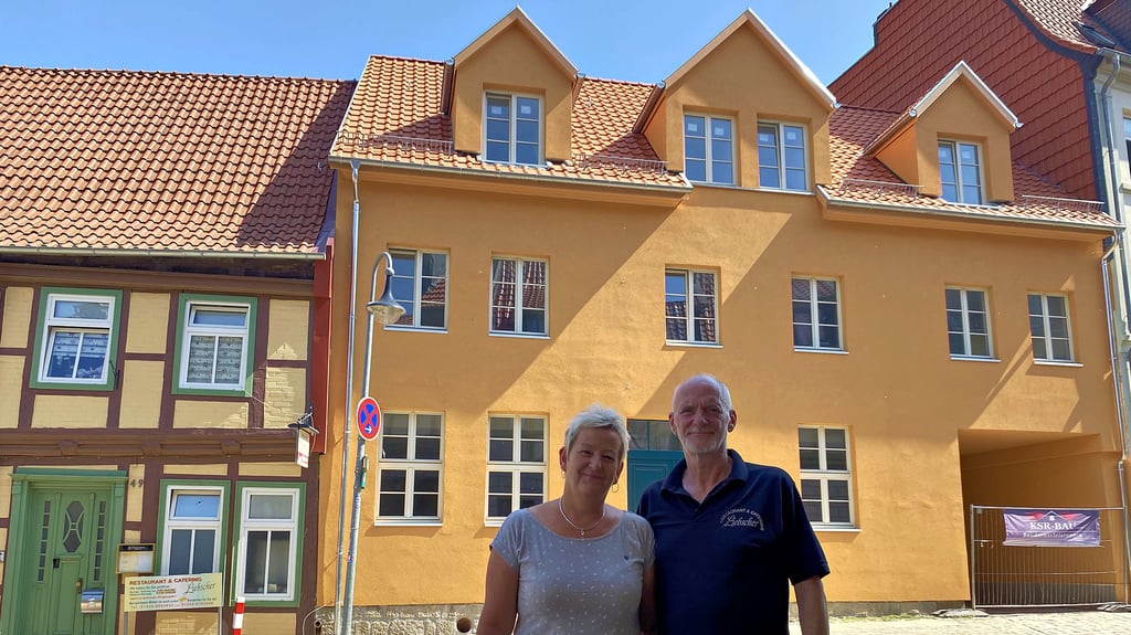 Katrin und Uwe Liebscher wollen bald Übernachtungsgäste und Feierlustige in Halberstadt begrüßen. Die beiden planen, ein Hotel samt Veranstaltungsraum zu eröffnen.