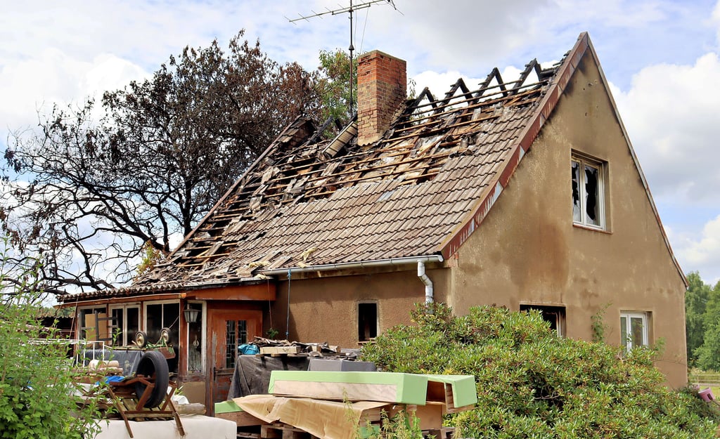 Dieses Haus an der Kantstraße in Klötze brannte am Wochenende. Es ist nicht mehr bewohnbar.