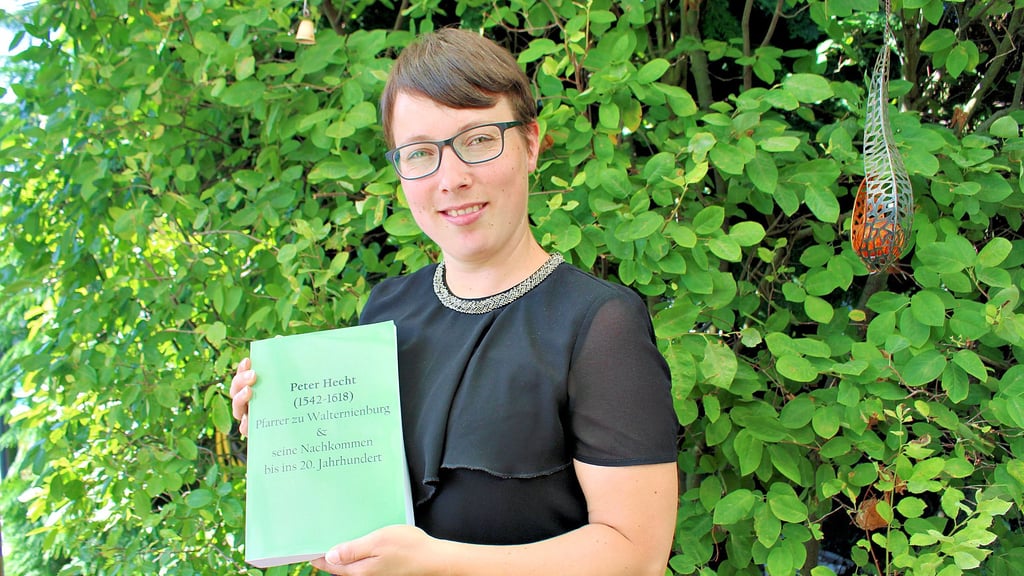 Jenny Metzker ist Hobby-Genealogin und hat ihr erstes Buch fertig. Sie stieß auf ihre Wurzeln in Walternienburg.