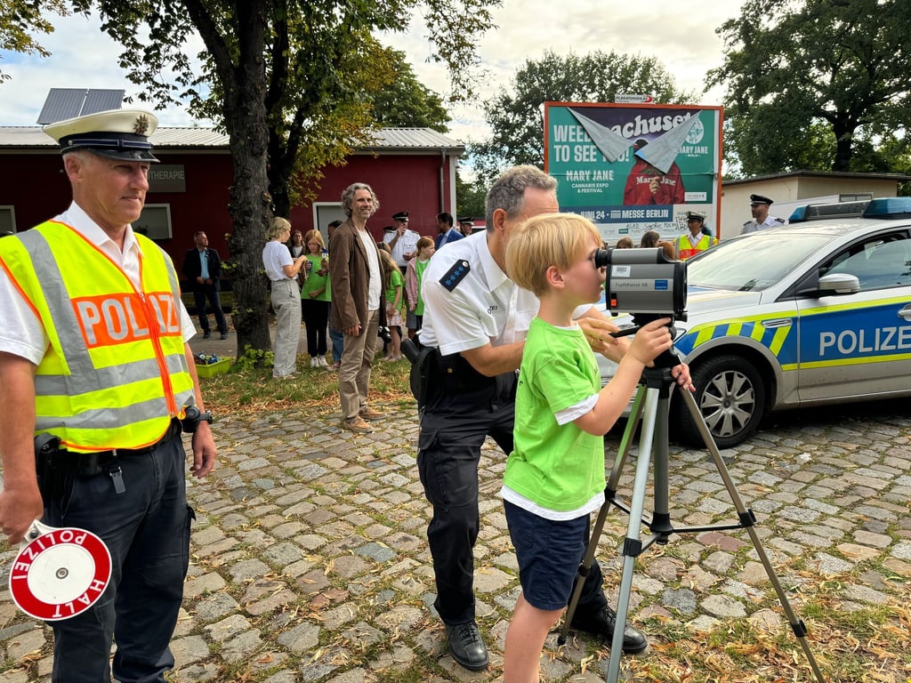 Die Polizei kontrolliert zu Schulbeginn verstärkt, um vor allem Erstklässler zu schützen.