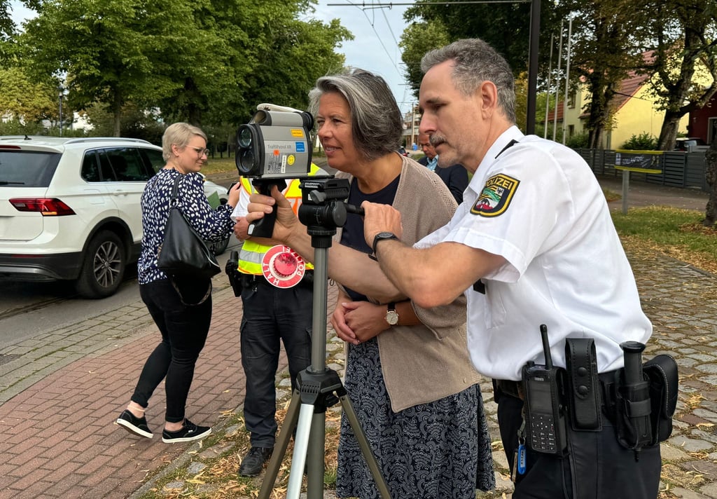 Innenministerin Tamara Zieschang ist am ersten Schultag bei Polizeikontrollen an Schulwegen dabei.