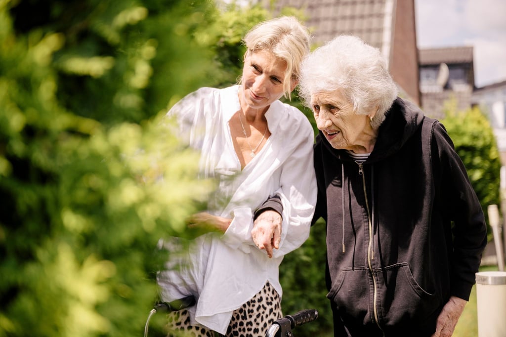 Julia Bernsee (l) und ihre Mutter.