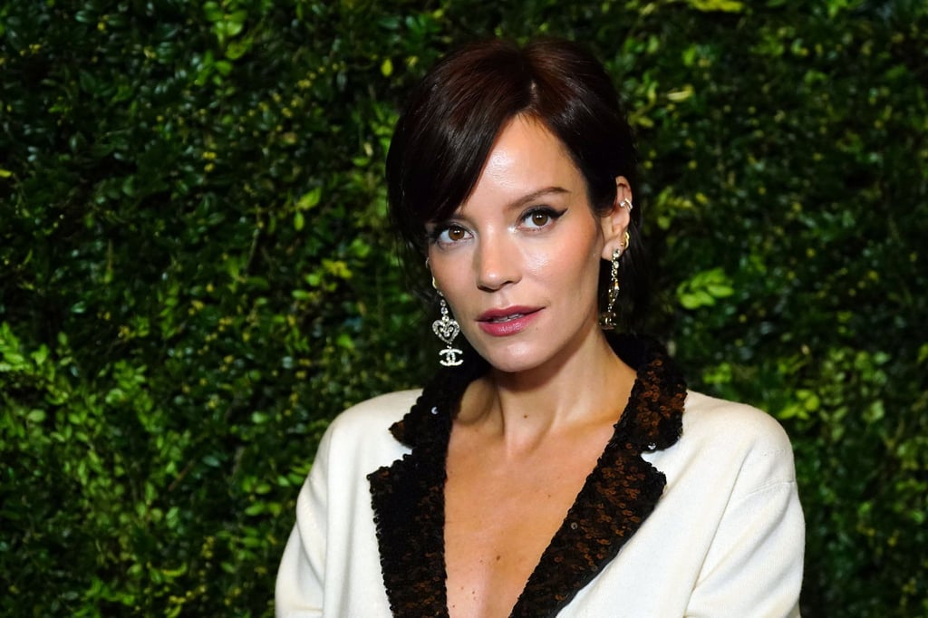 Die Sängerin Lily Allen hadert manchmal damit, nicht länger zur Schule gegangen zu sein.